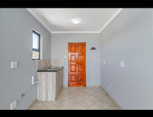 2 BEDROOM HOUSE FOR SALE IN CRYSTAL PARK
